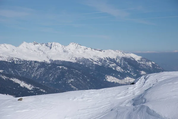 Uitzicht op de bergen rond de tonale pas van de Paradiso l — Stockfoto