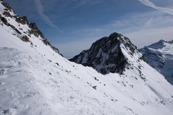 Uitzicht op de bergen rond de tonale pas — Stockfoto