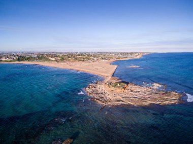 Isola delle Correnti plajının havadan görünümü, Sicilya, İtalya