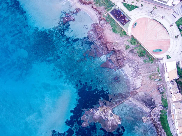 Vista aérea al atardecer de la costa de Portopalo, Sicilia, Italia — Foto de Stock