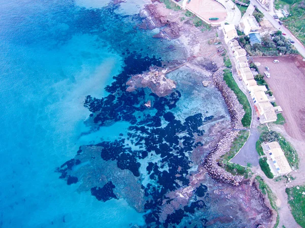 Vista aérea al atardecer de la costa de Portopalo, Sicilia, Italia — Foto de Stock