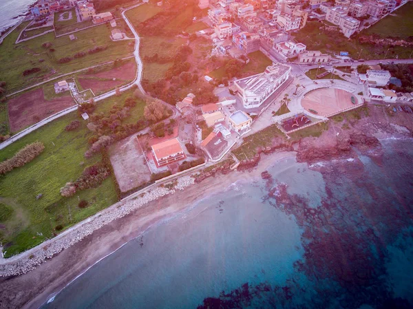 Pôr do sol vista aérea da costa de Portopalo, Sicília, Itália — Fotografia de Stock