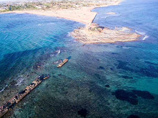 Vista aérea de la playa de Isola delle Correnti, Sicilia, Italia —  Fotos de Stock