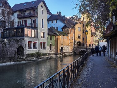 Annecy, Fransa - 07 Aralık 2018 - Anne'deki bazı evlerin görünümü