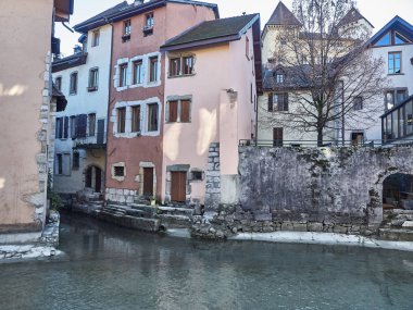 Annecy 'nin renkli evlerinin manzarası
