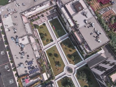 Bir yaz günü Milano 'daki bir parkın havadan görünüşü