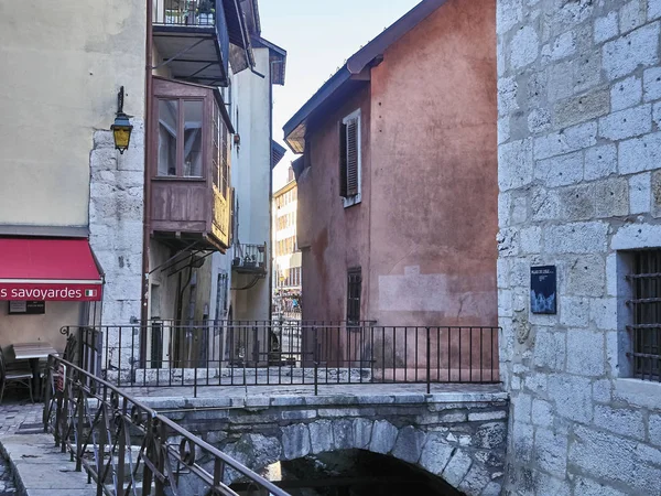 Annecy, france - dezember 07, 2018 - blick auf einige häuser in anne — Stockfoto