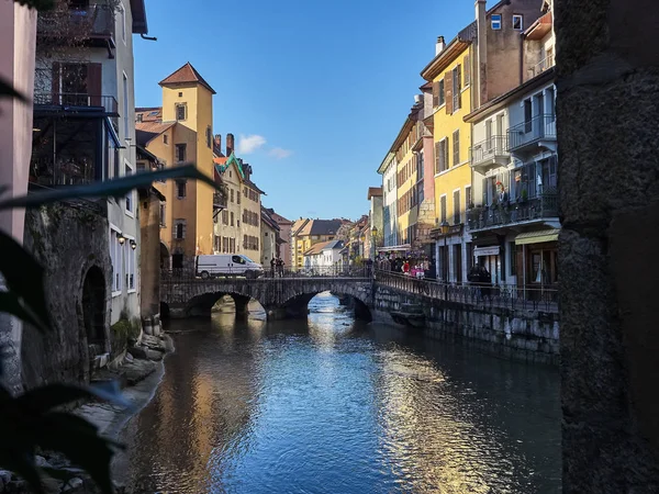 Annecy, Francia - 07 dicembre 2018 - Veduta di alcune case ad Anne — Foto Stock