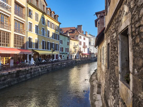 Annecy, Francia - 07 dicembre 2018 - Veduta di alcune case ad Anne — Foto Stock