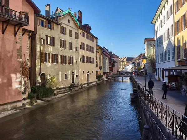 Annecy, Francia - 07 dicembre 2018 - Veduta di alcune case ad Anne — Foto Stock