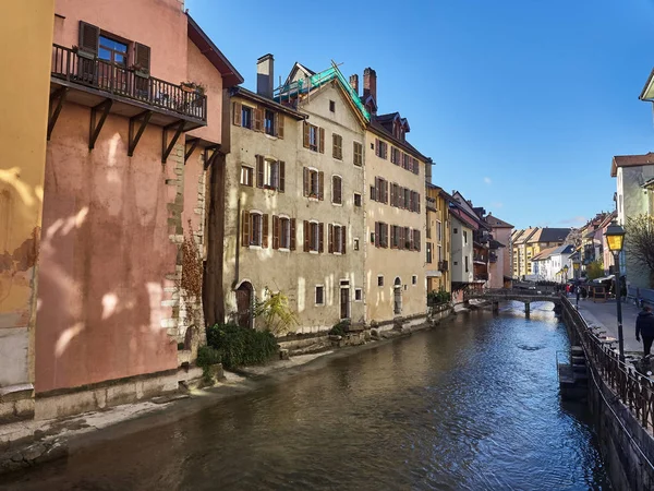 Annecy, Francia - 07 dicembre 2018 - Veduta di alcune case ad Anne — Foto Stock