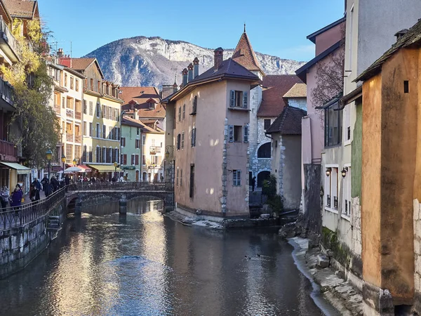 Annecy, Francia - 07 dicembre 2018 - Veduta di alcune case ad Anne — Foto Stock