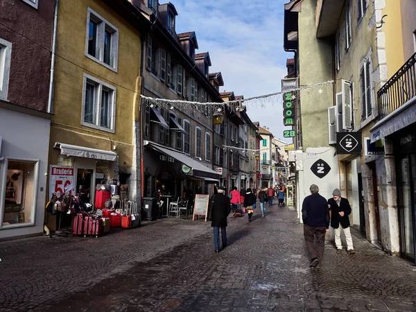 Annecy, Francia - 07 de diciembre de 2018 - Vista de las calles en Anne — Foto de Stock