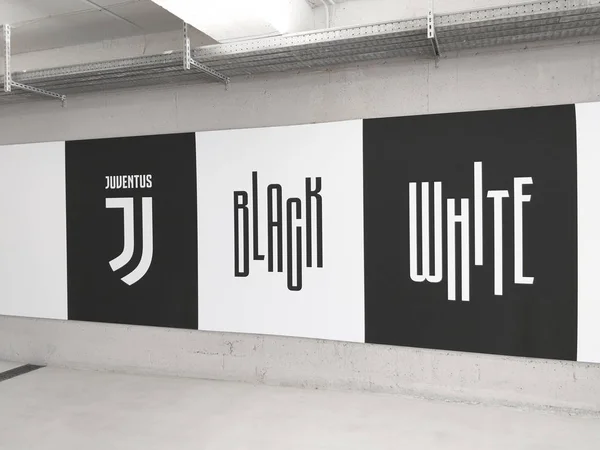 Torino, İtalya - 29 Eylül 2018: Allianz Stadyumu'nun içinde Juventus sloganı yla grafiti görünümü. Stadyum, Juventus'un kendi sahasında oynadığı sahadır.