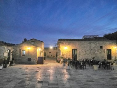 Marzamemi 'de tipik bir restoran manzarası