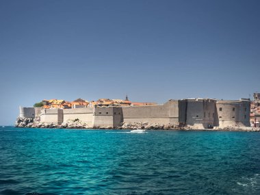Güneşli bir yaz gününde Dubrovnik 'in eski kasaba manzarası. Dubrovnik, Hırvatistan