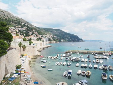 Dubrovnik 'in panoramik manzarası ve limanı