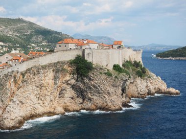 Kral Dubrovnik 'e Lovrijenac iniyor.