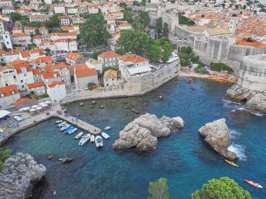 Kral Dubrovnik 'e Lovrijenac iniyor.