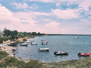 Bir yaz günü körfezin Porto Ulisse 'sinden panoramik manzara