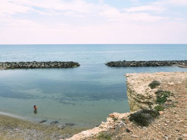 Bir yaz günü Cirica Körfezi manzarası