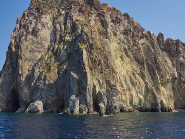 Panarea yakınlarındaki bir tekneden Lisca Bianca ve Basiluzzo 'nun görüntüsü
