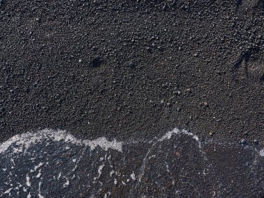 Volkan patlamalarına bağlı siyah volkan kayaları.