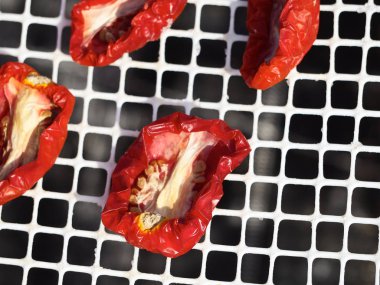 Geleneksel kurutulmuş domates olan 