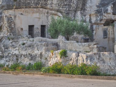 Cava Santa ana bina, eski bir mağarada taştan yapılmış dini bir antik bina shot. Rosilini, Siracusa, İtalya