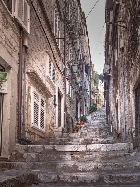 Régi Utca Jellegzetességekkel Lépcsők Dubrovnik Óvárosi Központjában Horvátország — Stock Fotó