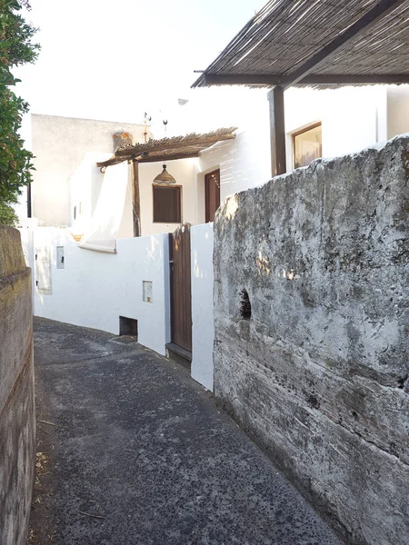 Vista Rua Stromboli Casas Uma Tarde Verão — Fotografia de Stock