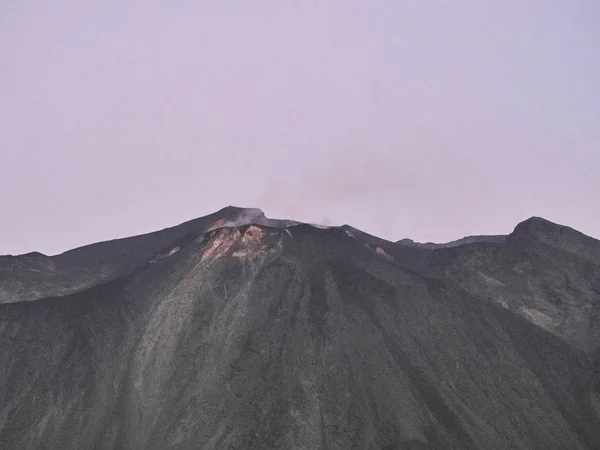 Tiro Erupción Con Magma Explosiones Humo Lapilli Saliendo Del Volcán —  Fotos de Stock