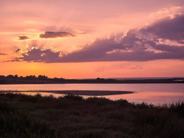 Granelli doğal rezerv park shot bir yaz gün batımında. Sicilya, İtalya