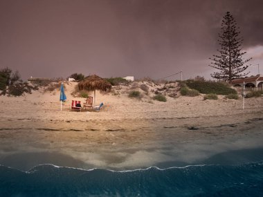 Deniz kıyısı manzarası, yaz tatili konsepti.