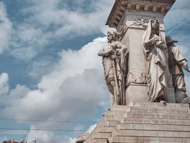 Bir yaz günü Stesicoro meydanında heykellershot. Catania, İtalya