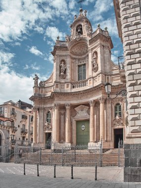 Catania, İtalya - 22 Ağustos 2018: Bir yaz gününde Catania'nın fotoğrafı. Catania, Sicilya