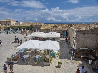 Yaz aylarında gündüz marzamemi panoramik çekim