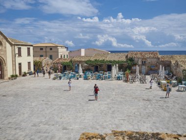 Marzamemi, İtalya / Ağu 23 2018: Marzamemi Görünümü, Sicilya - İtalya