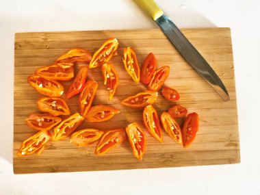 Bir shot portakal biberi.