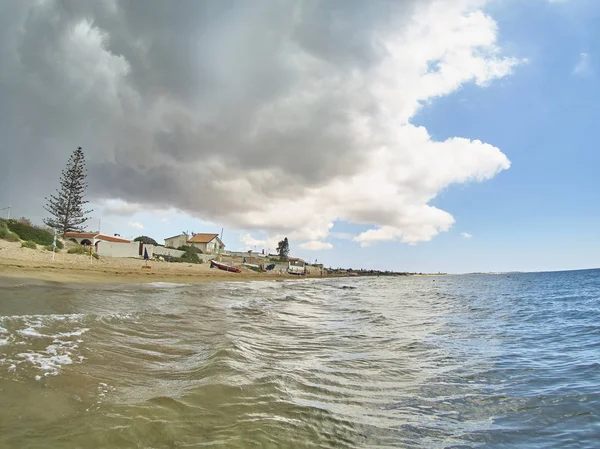 Magnífico Cielo Mixto Soleado Nublado Una Playa Sicilia —  Fotos de Stock