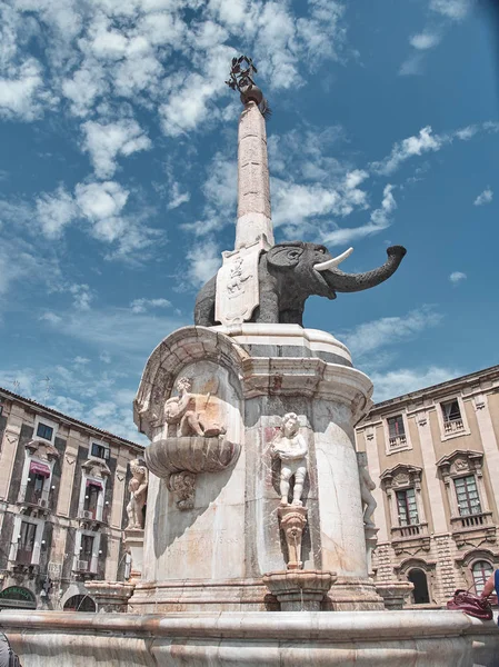 Ένα Άγαλμα Του Λιότρου Ελέφαντας Στη Σικελική Διάλεκτος Πλατεία Dome — Φωτογραφία Αρχείου