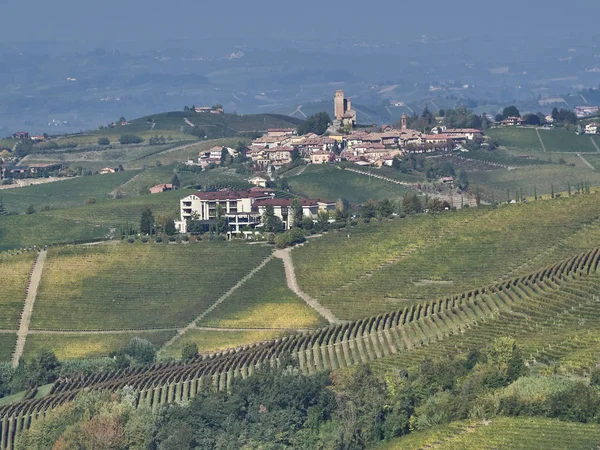 Veduta della campagna delle Langhe in Piemonte — Foto Stock