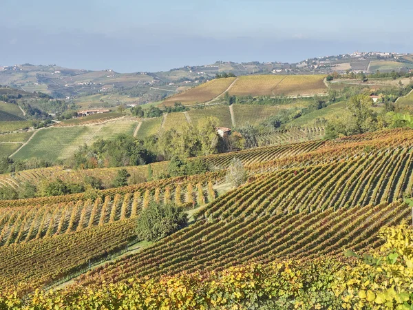 Blick auf die langhe Landschaft im Piemont — Stockfoto