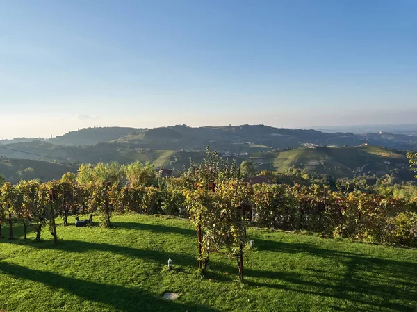 Blick auf die langhe Landschaft im Piemont — Stockfoto