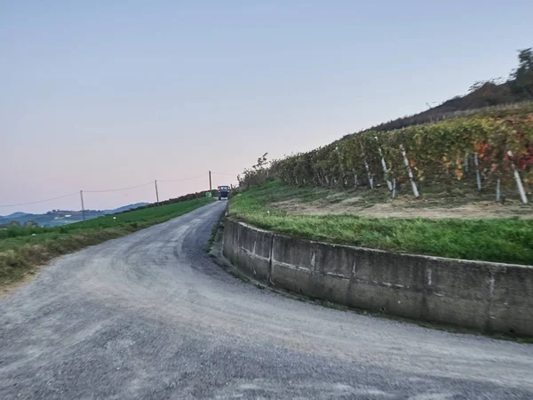 Blick auf die langhe Landschaft im Piemont — Stockfoto