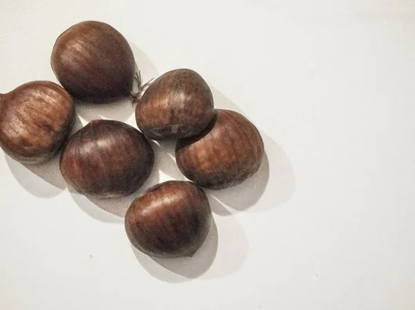 A group of isolated chestnuts — Stock Photo, Image