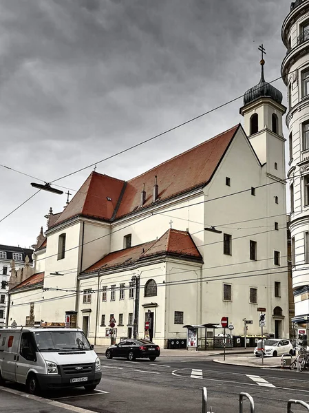 View of the streets of Vienna and the St. Joseph churc — Stock Photo, Image