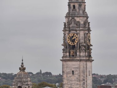 Cardiff, İngiltere - Semptember 16, 2018: Cardiff hall kule saatinin görünümü