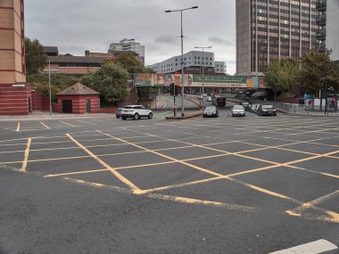 Cardiff, İngiltere - 16 Eylül 2018: Cardiff şehir sokaklarının görünümü