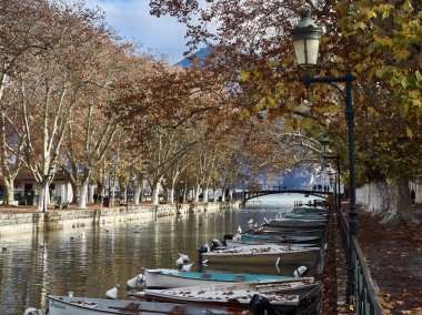 Annecy, Fransa - 07 Aralık 2018 - Bri kanalı çekilmiştir